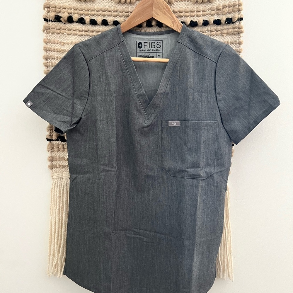 FIGS Technical Collection Charcoal Short Sleeve V-Neck Tee XSMALL